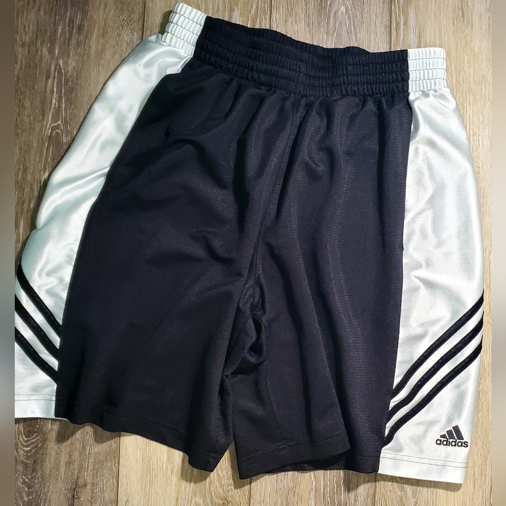 Adidas Men's Black and White Loose Fit Athletic Basketball Shorts Size M